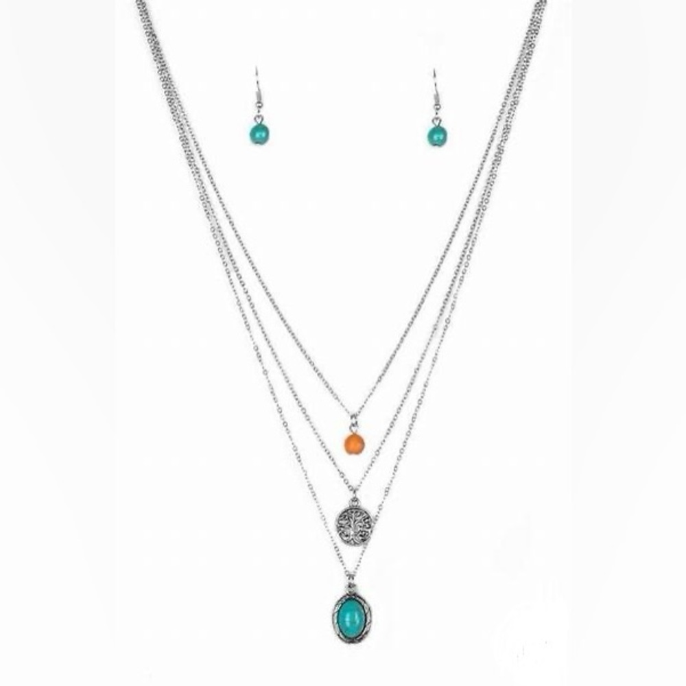 *Short multi layered orange and turquoise beads necklace.